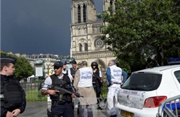 Kẻ tấn công ngoài Nhà thờ Đức bà Paris hành động đơn độc